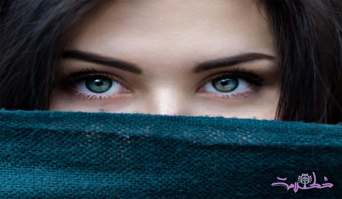 آیا تغییر رنگ لباس می‌تواند بر رنگ چشم تأثیر بگذارد؟