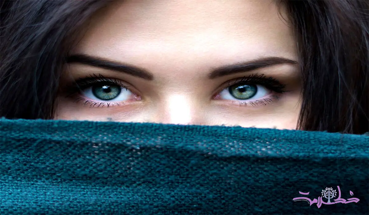 آیا تغییر رنگ لباس می‌تواند بر رنگ چشم تأثیر بگذارد؟