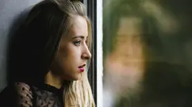 چگونه استقلال بیش از حد به سلامت روان شما آسیب می زند؟
