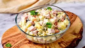 طرز تهیه سالاد جذاب و فوری سوسیس 