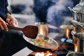 این غذاها را نباید دو بار گرم کنید