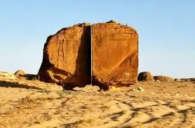 شکافی عجیب در دل سنگ؛ رازی که دانشمندان را متحیر کرده است