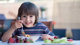 چه نوع رژیم غذایی برای کودکان بیش فعال مناسب است؟
