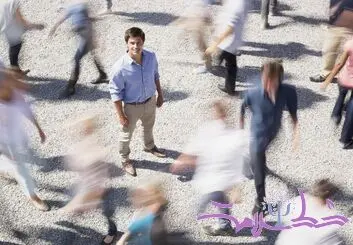 چرا در بعضی جمع ها خودمان نیستیم؟ وقتی ترس از طرد شدن، هویت ما را تغییر می دهد