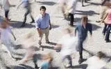 چرا در بعضی جمع ها خودمان نیستیم؟ وقتی ترس از طرد شدن، هویت ما را تغییر می دهد