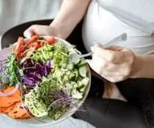 آیا خوردن جگر باعث تیره شدن پوست جنین می‌شود؟ افسانه یا واقعیت؟