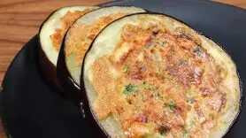 فیلم/طرز تهیه مینی پیتزای بادمجان + شام فوری با طعم بی نظیر