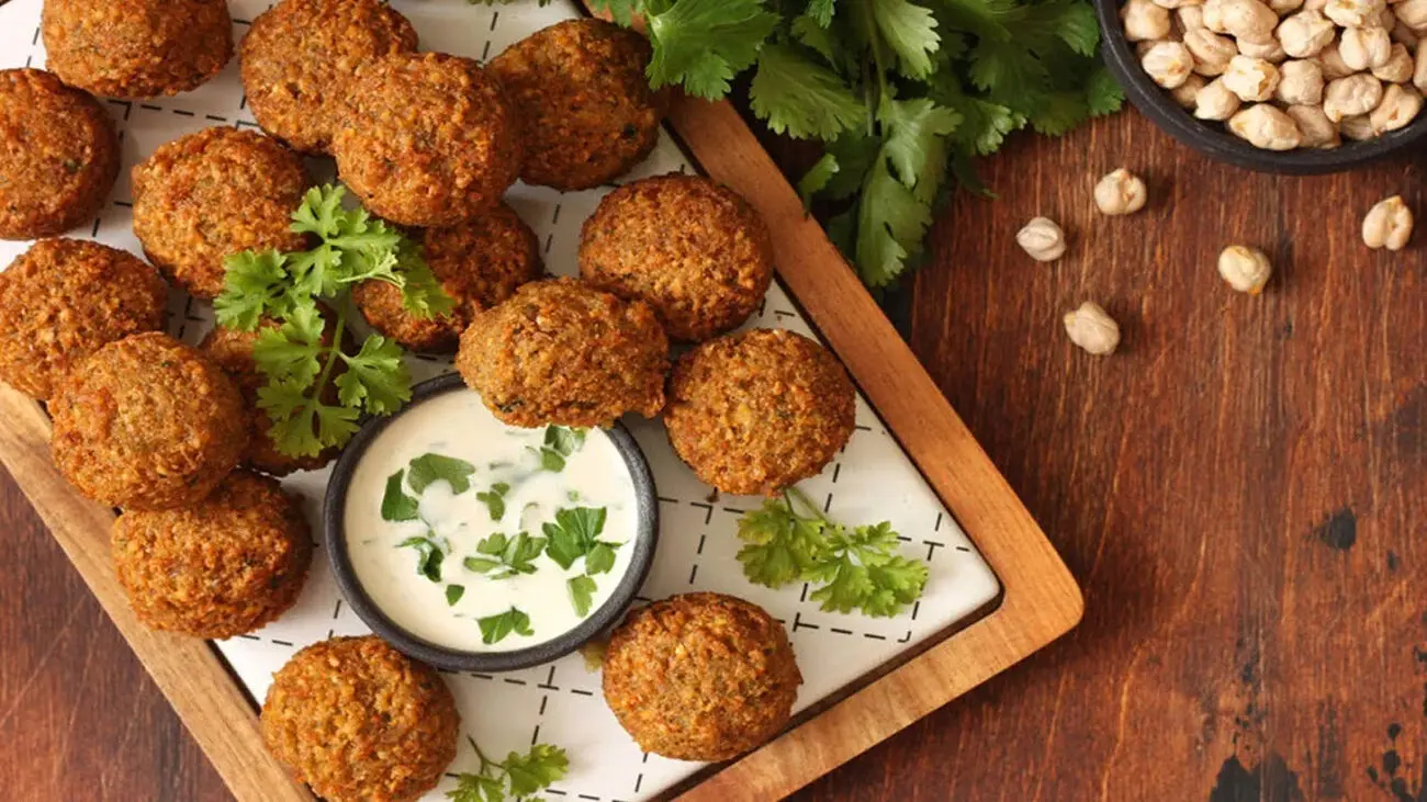 فلافل؛ فقط یک غذای خیابانی نیست! مغز از نخودش چه می‌گیرد+ طرز تهیه