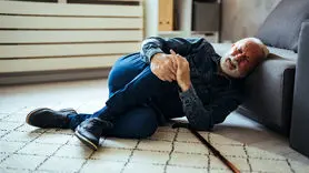 مردان بیشتر در معرض خطر سقوط و زمین خوردن هستند یا زنان؟