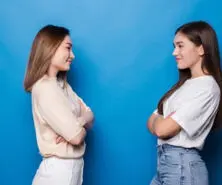 آنهایی که پشت سرتان حرف می زنند را شناسایی کنید!