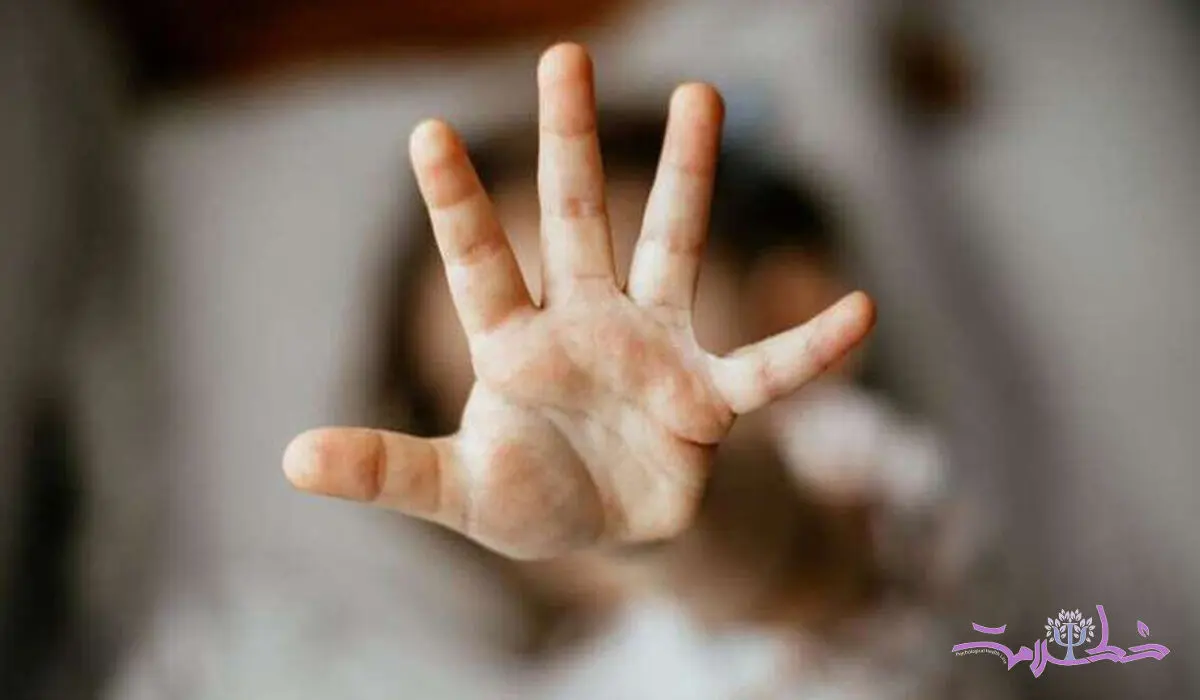 با این نشانه ها متوجه می شوید کودک مورد آزار قرار کرفته است