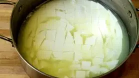 فواید آب پنیر برای درمان بیماری‌ها + طرز تهیه آب پنیر