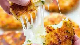 طرز تهیه کوکو سیب زمینی پنیری