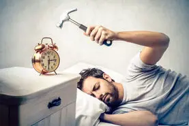 چرا صبح‌ها به سختی از خواب بیدار می‌شوید؟ + بررسی‌های جدید و نکات کاربردی