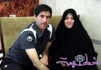 کریم باقری در کنار مادر + عکس دیده نشده