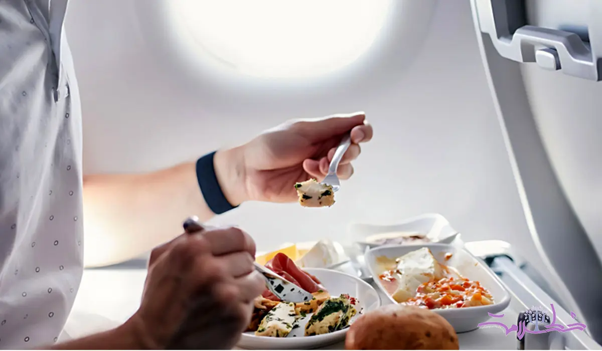 چرا غذای داخل هواپیما خوشمزه نیست؟ + بهترین نقطه هواپیما برای غذا خوردن
