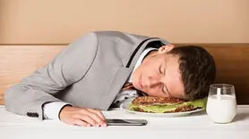 چرا بعد از خوردن غذا نیاز به چرت زدن دارید؟