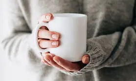 اگر هر روز آب گرم بنوشید چه اتفاقی برای بدن تان می افتد؟