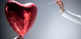 روانشناسی شخصیت / کسی که شما را بمباران عشقی می کند چه ویژگی شخصیتی دارد؟+ علل و علائم  درمان