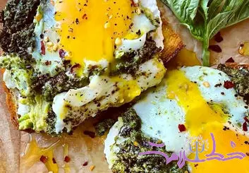 طرز تهیه تست غلات ارزان و فوری با تخم مرغ و اسفناج برای تقویت انرژی و کاهش خستگی