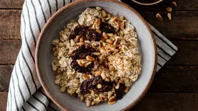 طرز تهیه خرما و بلغور جو دوسر/ صبحانه ای متفاوت با خرما