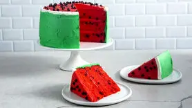 طرز تهیه کیک یلدایی شیک و خوشمزه با طرح هندوانه 