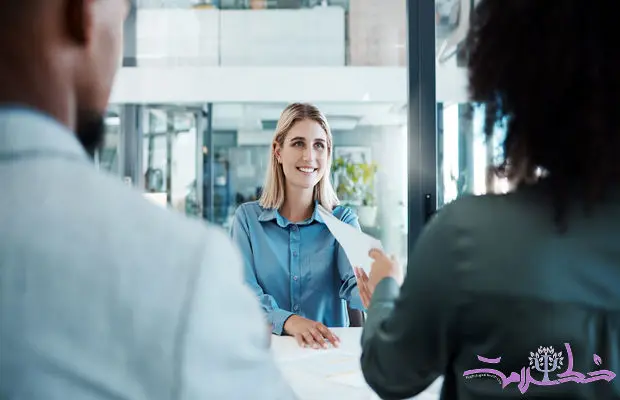 ۵ اشتباه زبان بدن که باید در مصاحبه از آنها اجتناب کنید