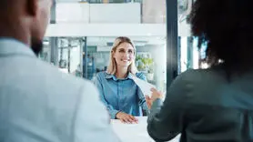 ۵ اشتباه زبان بدن که باید در مصاحبه از آنها اجتناب کنید