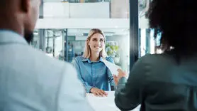 ۵ اشتباه زبان بدن که باید در مصاحبه از آنها اجتناب کنید