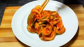 فیلم / طرز تهیه کیمچی خیار + فوت و فن هایی که یک کره ای ارسال کرده است