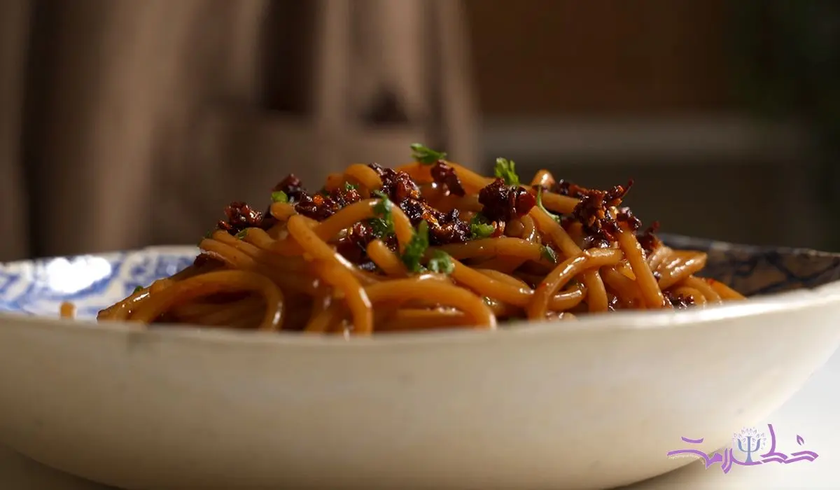 فیلم/ طرز تهیه اسپاگتی تند بدون گوشت + شام فوری