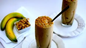 نوشیدنی طبیعی برای افزایش انرژی + طرز تهیه شیک انرژی‌زا با موز و بادام