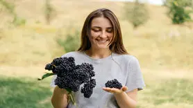 تاثیر شگفت انگیز خوردن منظم انگور روی چشم
