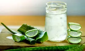  پاکسازی لک های پوست با ژل آلوئه ورا + چند دستورالعمل