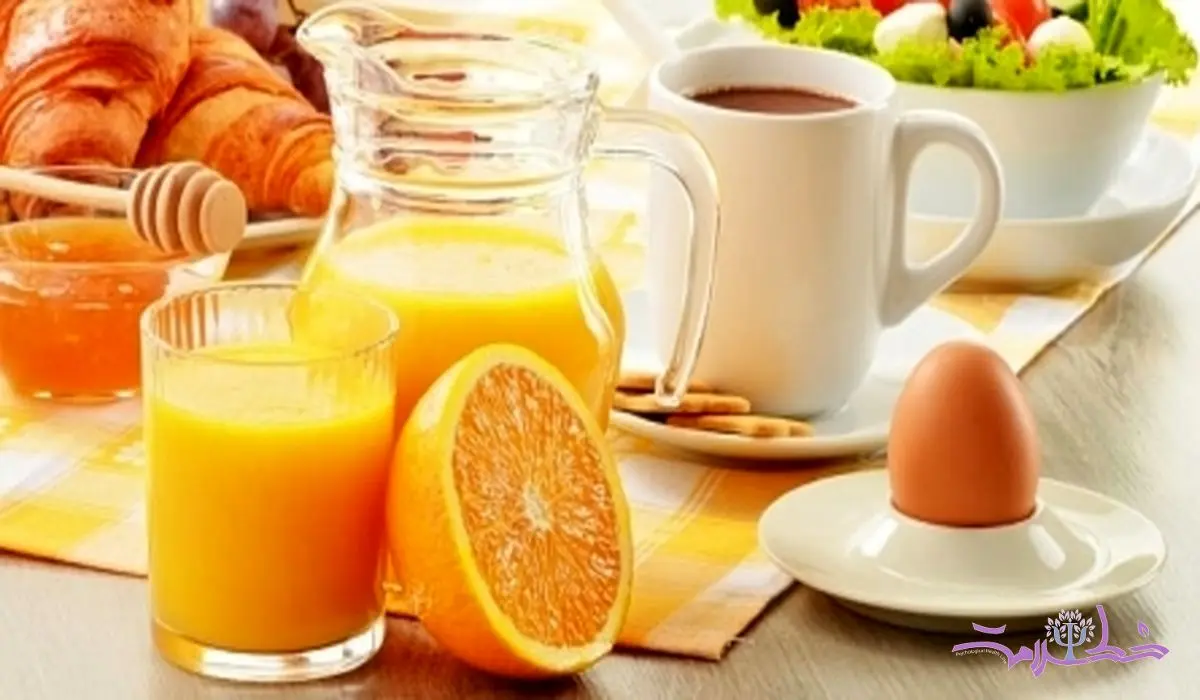 صبح ها چای بهتر است بخوریم یا آب میوه؟ 