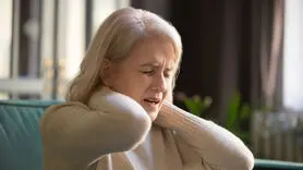 رایج ترین علائم دیسک گردن + چه زمانی به پزشک مراجعه کنیم؟