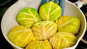 فیلم/ طرز تهیه دلمه کاهو به شیوه ای متفاوت + فوری و ارزان
