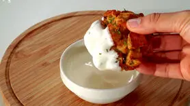 فیلم/ طرز تهیه کوکوی سیب زمینی و مرغ  با سس مخصوص+ فوری و رژیمی با ظاهر و طعمی متفاوت