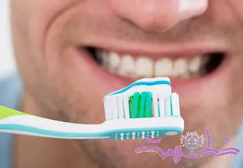 چرا نباید بعد از مسواک زدن دهان خود را بشویید؟ 