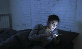 ۸ دلیل بیدار شدن از خواب + راهکارهای مؤثر برای بهبود خواب
