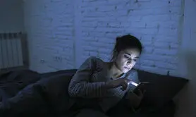 ۸ دلیل بیدار شدن از خواب + راهکارهای مؤثر برای بهبود خواب
