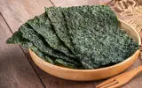 خواص شگفتانگیز جلبک های دریایی بر بدن + طرز تهیه سالاد کاهو دریایی با سس سرکه بالزامیک و لیمو