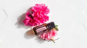 خواص روغن شمعدانی برای کاهش مشکلات روانی + طرز تهیه روغن شمعدانی خانگی