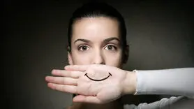 غم های پنهانی با این علامت ها لو می روند + 7 رفتار 