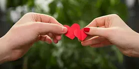 عشق در رابطه اینگونه علامت می دهد