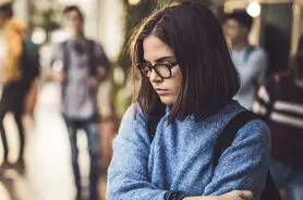 علائم شناسایی اختلال شخصیت اسکیزوئید یا گوشه‌گیر 