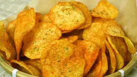 فیلم/ طرز تهیه چیپس با طعم خاص و خانگی + اقتصادی و سالم