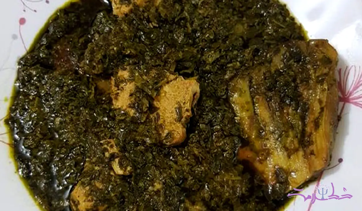 طرز تهیه خورشت ریحان خواهر خوانده قورمه‌سبزی