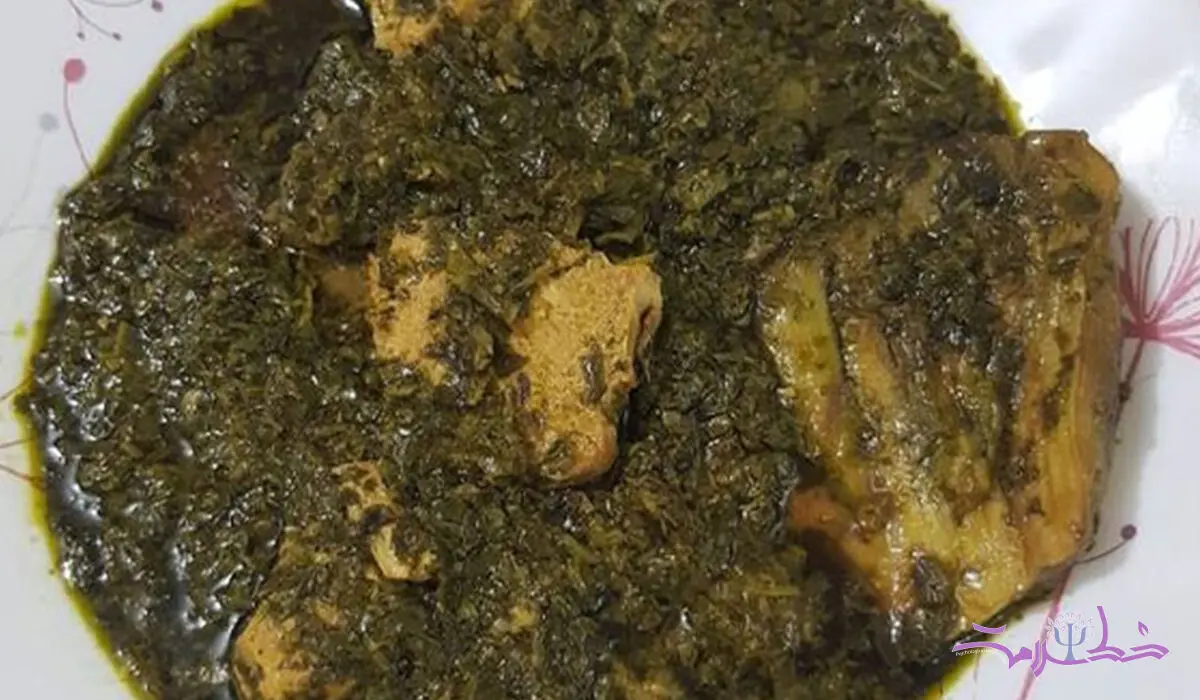 طرز تهیه خورشت ریحان خواهر خوانده قورمه‌سبزی