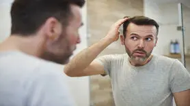 ریزش مو زیر دوش و در حمام چقدر طبیعی است؟